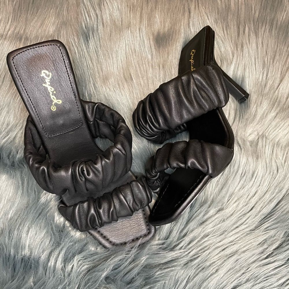 Black Double Ruched Band Heel - Picture 4 of 7